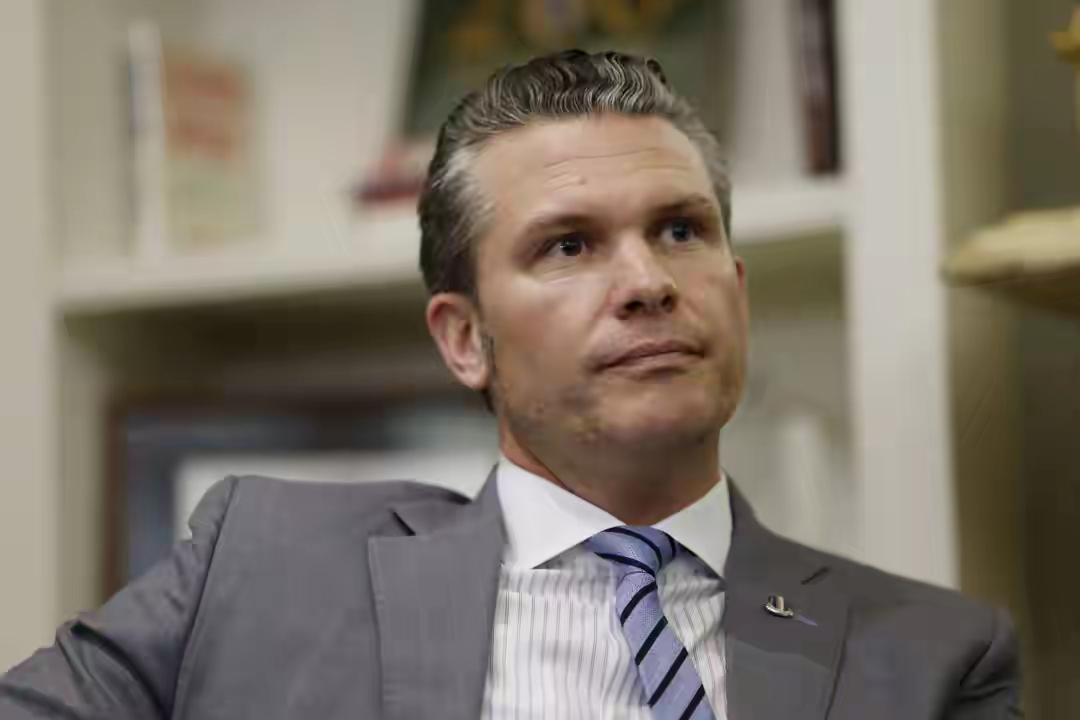 美国防长赫格塞思摊上大事了，他说“不留一个活口”把两名幸存者打死，犯下了“战争罪