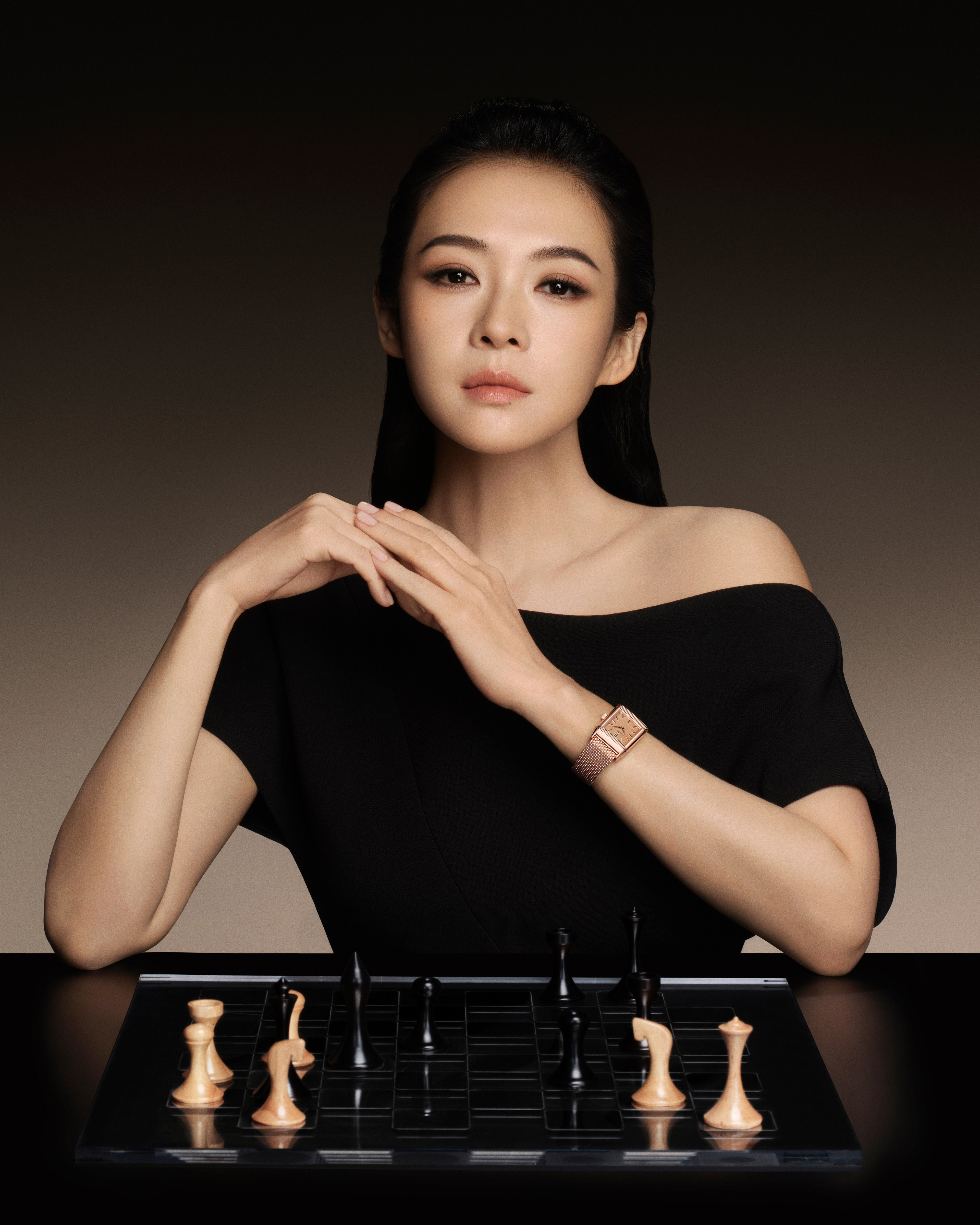 章子怡奢牌硬照全球代言人章子怡出镜积家全球企划，演绎REVERSO翻转系列大片
