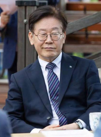 对中国降格了！九三大阅兵马上就要开始了，中国给周边国家都发了邀请，韩国当然也在其