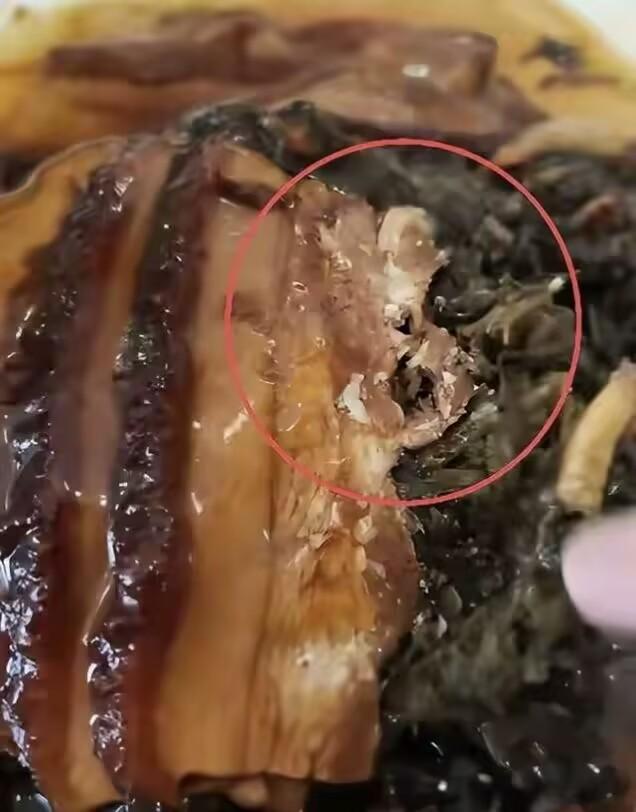 辽宁大连，男子结婚摆了9桌席，每桌4000元21道菜，说好的现炒现吃，不要预制菜