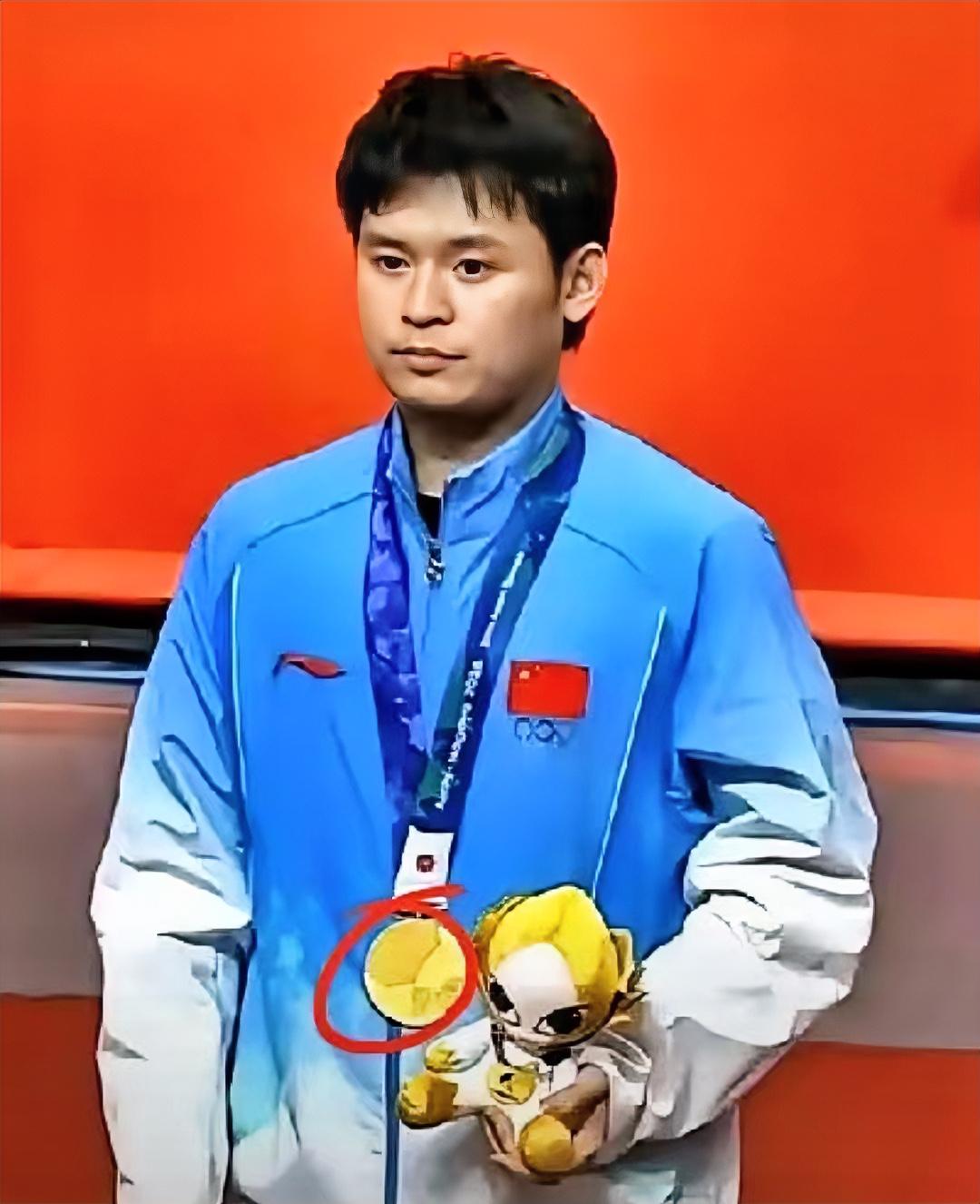 真的忍无可忍！饭圈歪风彻底侵入国乒赛场，太恶心了！ 名古屋亚运会男单颁奖礼上