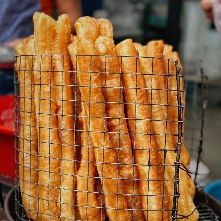 中国人爱吃油条，不用妖魔化，真相藏在饮食偏好和历史里最近有人抛出问题：“中国人