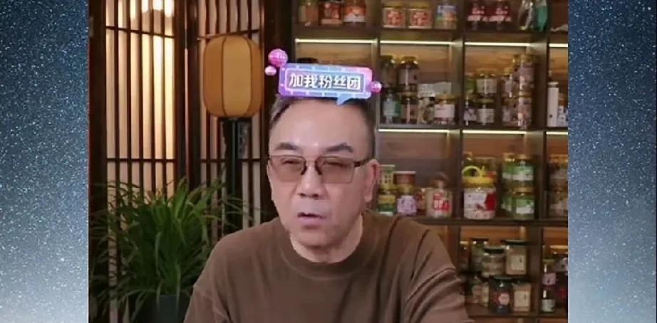 杨老五的智商突然又在线了。有粉丝说里散步才是了应该把之前送的貂皮大衣要回来。杨老