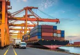 更有意思的是几天后的另一组数字。8月7日，海关总署公布前7个月我国货物贸易进出口
