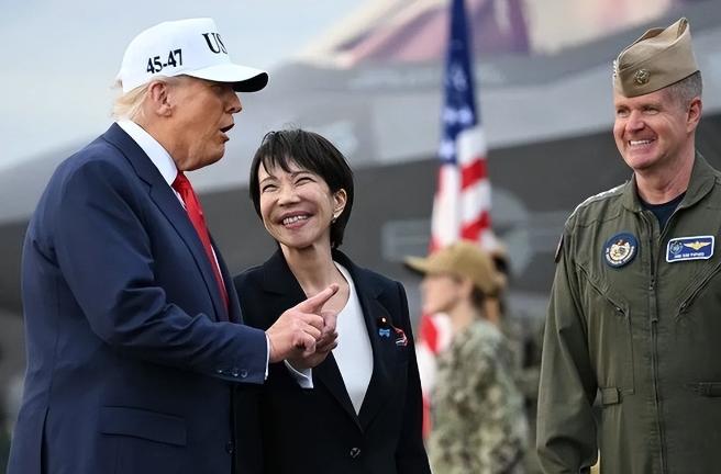 见完打了鸡血的高市,特朗普抵韩已累虚脱,金正恩马上送了一礼炮见完打了鸡血的日