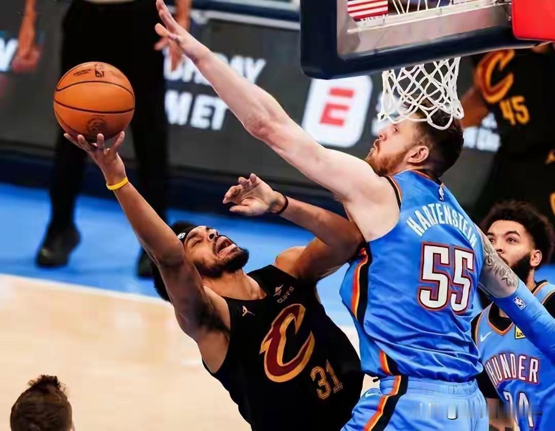 骑士试错的经验教训:缺乏纪律性。1.慢热不紧张:骑士首节出现了10次失误。主帅