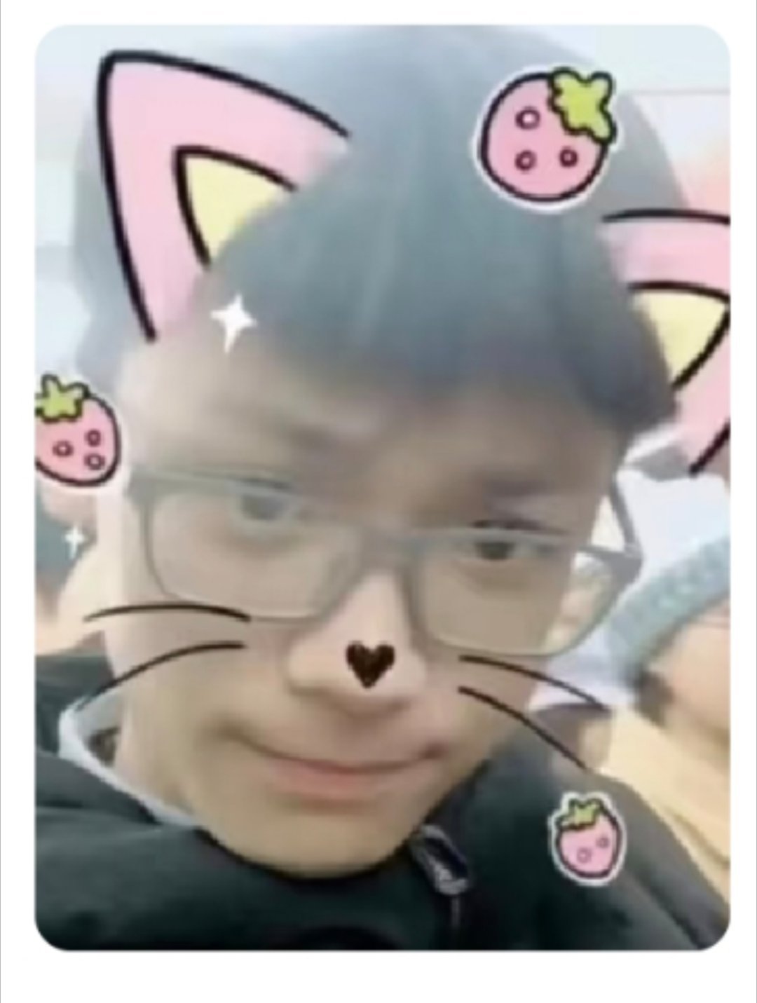 听说这些都是梓渝嘿图。。。救命都好萌。。一个小学生人人都会用的滤镜小喵咪，一个魔