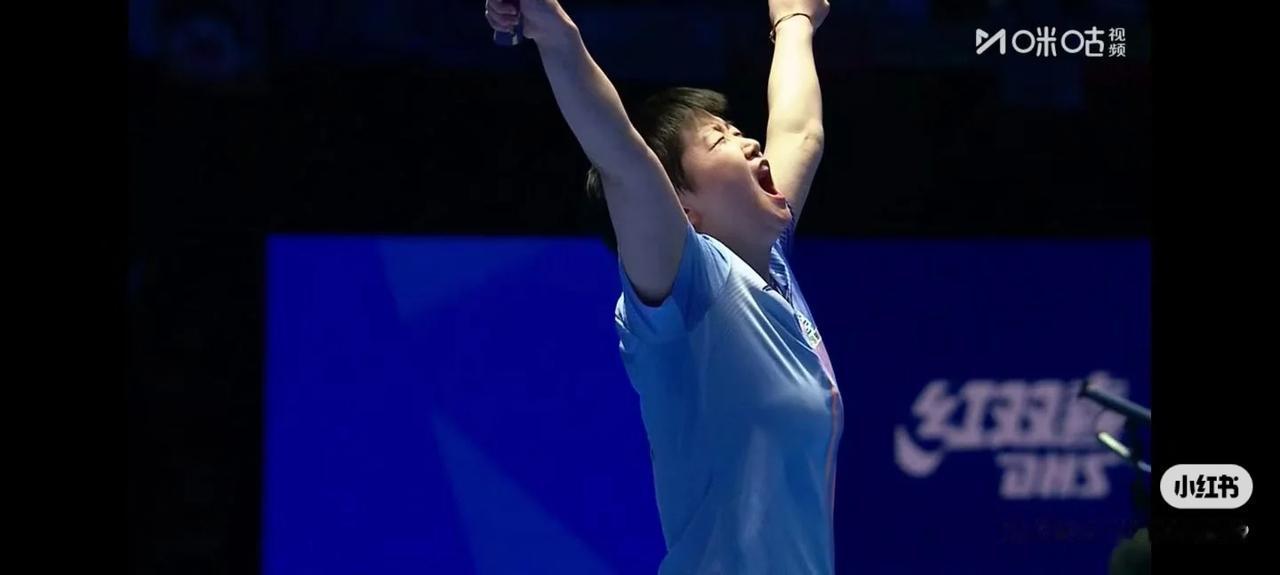 看到她这个手势，我眼泪不争气的出来了[哭哭]孩子太不容易了！新年开门红，伤病复