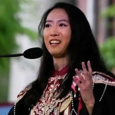 美国不要的，中国也坚决不要！2025年5月底，蒋雨融站上哈佛肯尼迪学院的毕业