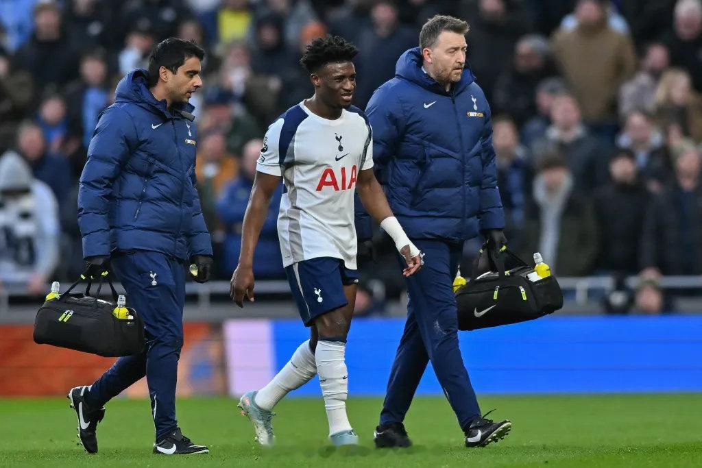 【库杜斯伤势复发恐赛季报销】热刺官方确认，加纳边锋库杜斯，在伤愈复出过程中遭遇了