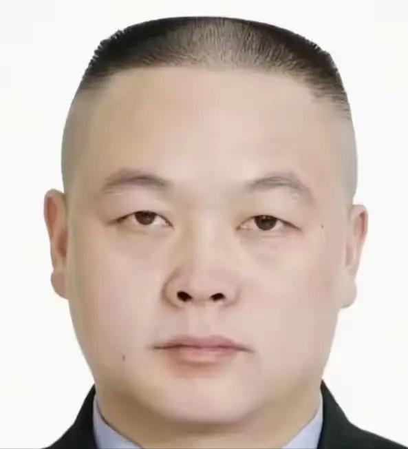 别再被影视剧里的警察形象骗了：不是所有民警的牺牲，都在刀光剑影的抓捕现场，都在千