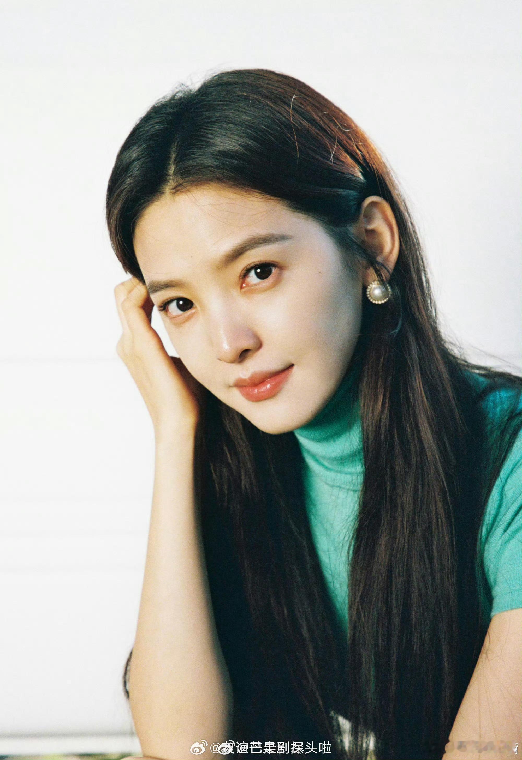 章若楠确定出演想把你和时间藏起来章若楠王安宇新剧本月开机看起来就很搭的样子，预