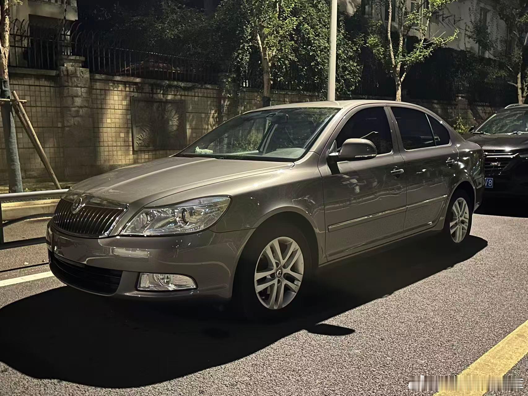 本来是不想收手动了结果没忍住……即将到店14年斯柯达明锐1.6手动高配原漆