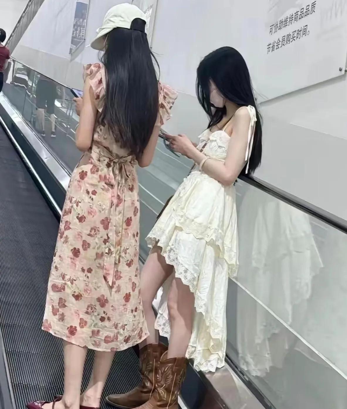 听说女孩夏天穿长筒靴后脱下来脚会冒热气？是真的吗