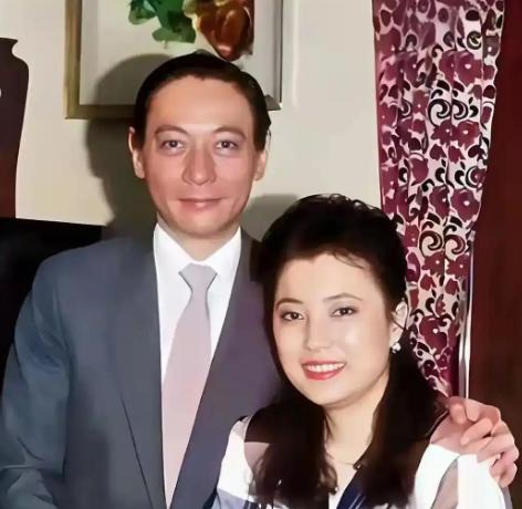 2004年，蒋经国儿媳方智怡提议将蒋介石、蒋经国遗骸归葬大陆，不料，蒋经国私生子