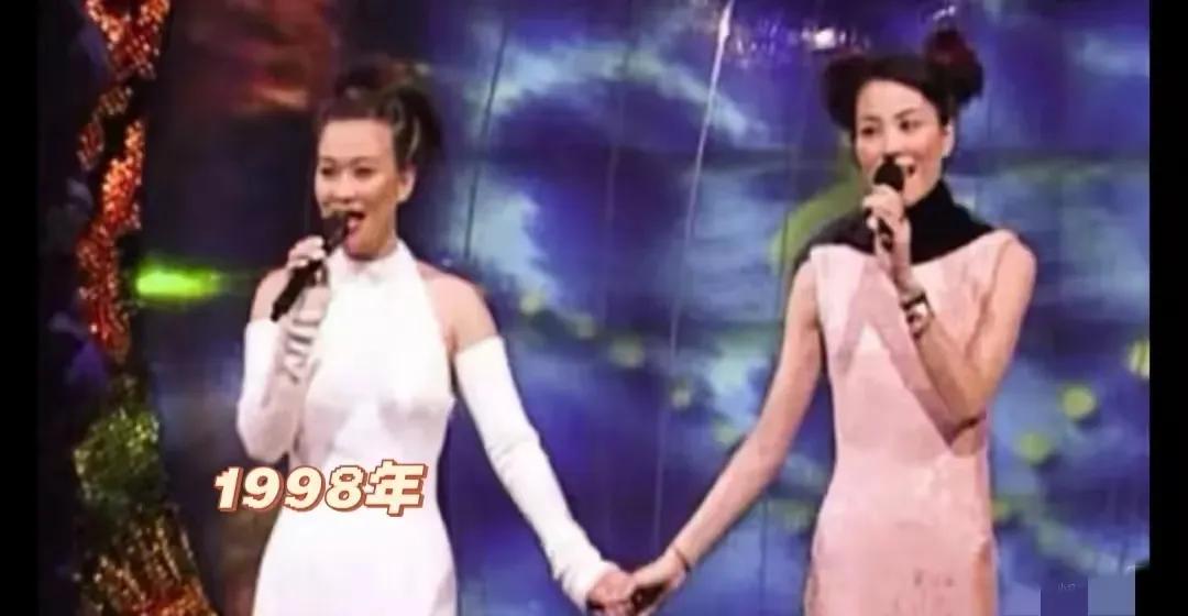 ‘’天后‘’王菲的春晚之旅:第一次，1998年，29岁，与那英共同演唱《相约九