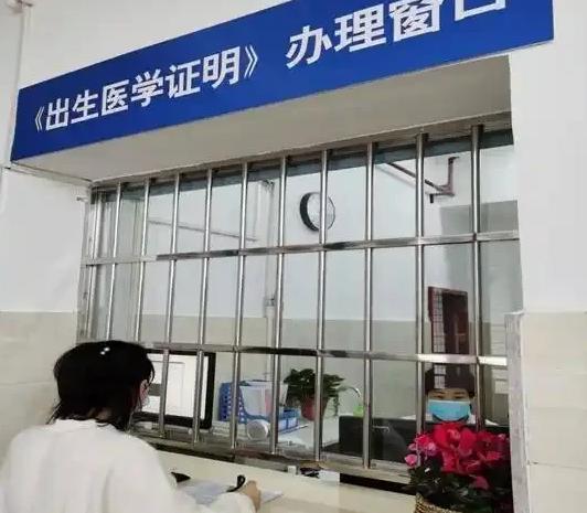 “有权就能这么任性？”广西柳州，女子在医院生下一男婴，孩子父亲却玩起了失踪。她给
