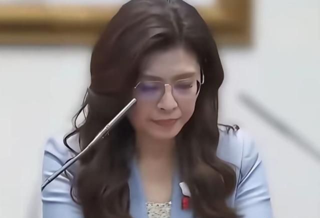 台湾女生三连问击穿郑丽文；1，港澳收复回归的时候没有让港澳民众投票同意回归。