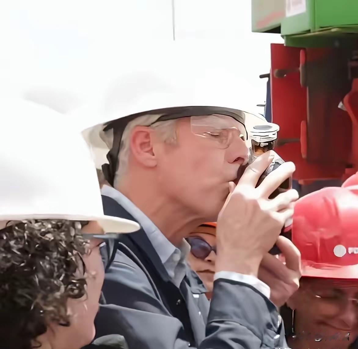 抢来的就是香？美国能源部长赖特在委内瑞拉代总统罗德里格斯的带领下参观了委内瑞拉石