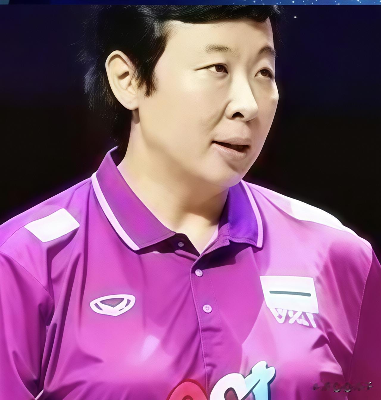 冯坤目前在泰国身兼领队，一年究竟能赚多少钱？年薪折合人民币60~80万，这次亚锦