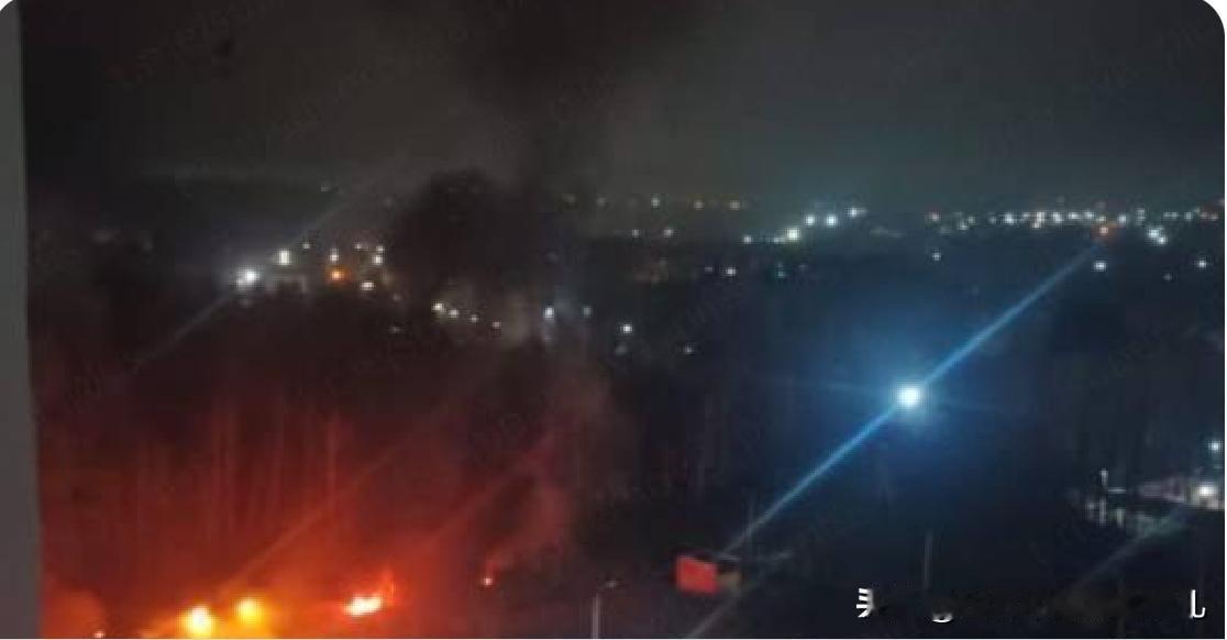 乌克兰的火烈鸟导弹袭击了俄罗斯的奥廖尔市、克里米亚、扎波罗热等数十个目标！11月