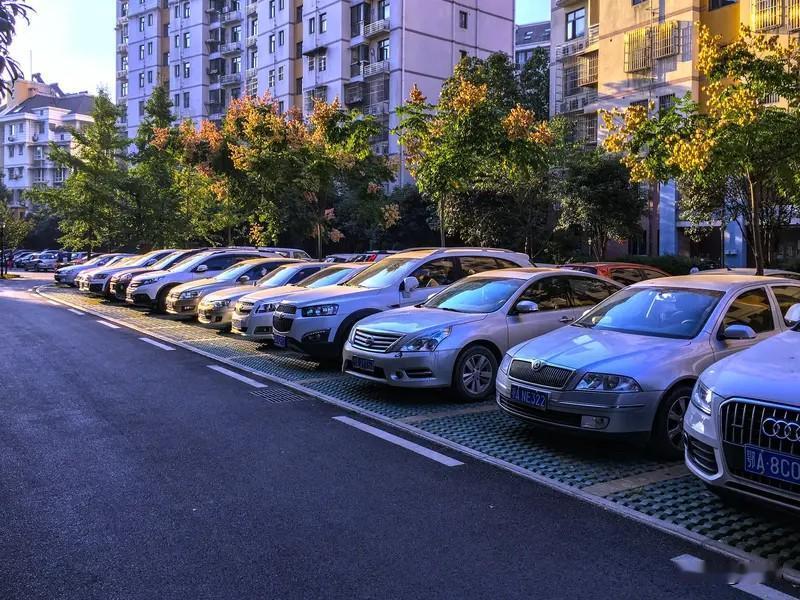 汽车停放一周，汽油会分层？专家建议“少油存放”有必要吗？真相来了很多车主都有