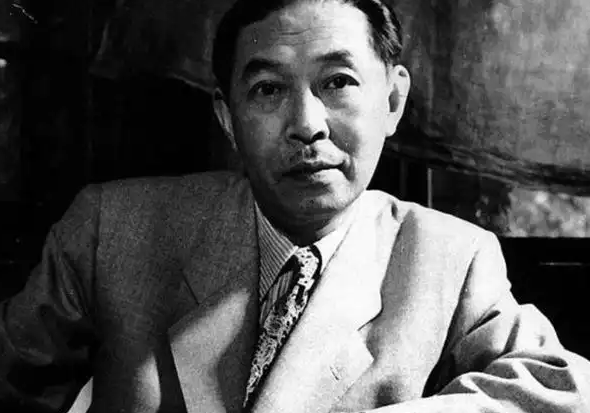 32岁茅盾与23岁学生秦德君相爱，不久，秦德君怀孕，茅盾低着头：打掉吧！哪知，1