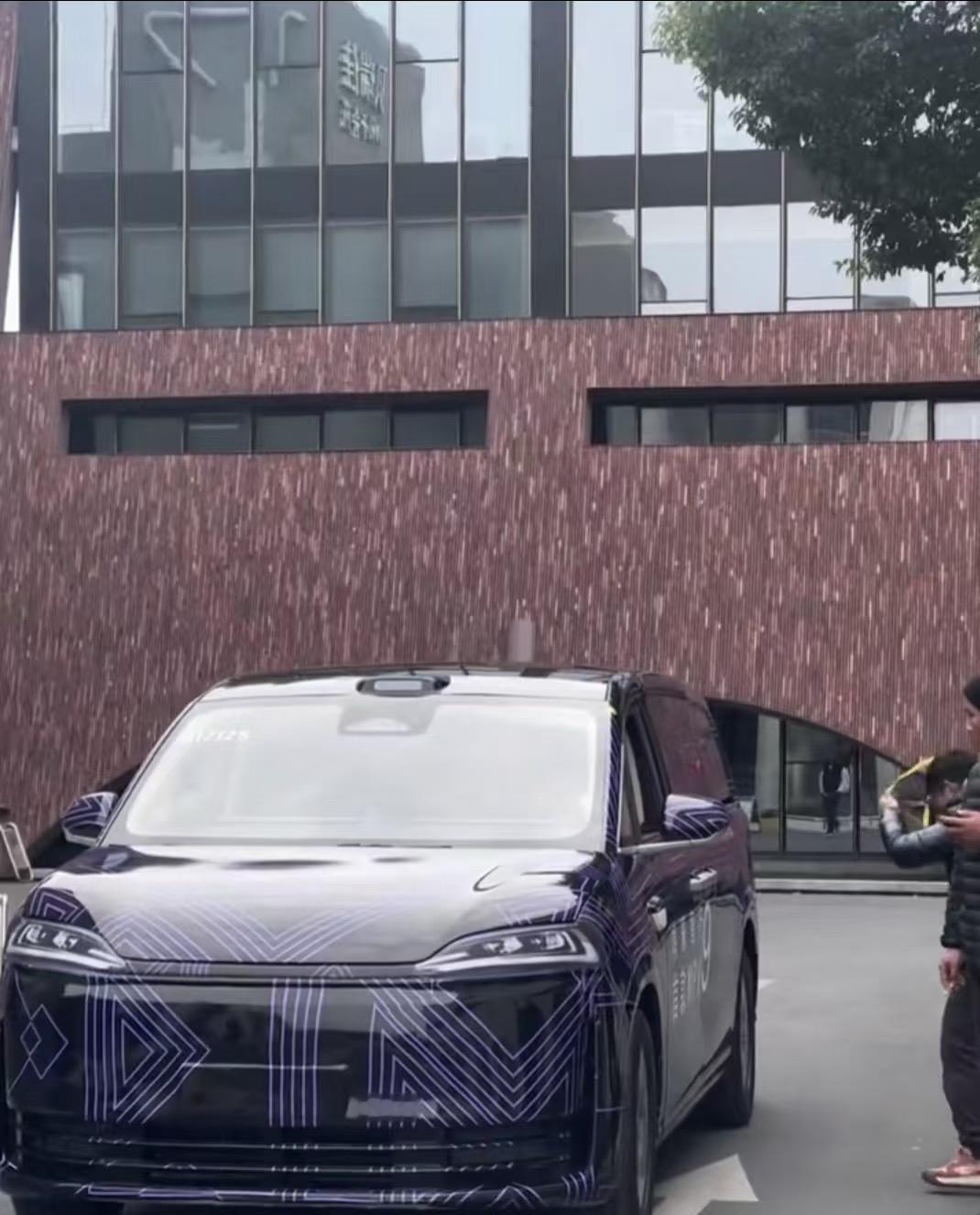 智界V9终于亮相了！果然没让人等太久，12月如期登场，看这“9字头”的命名，不少