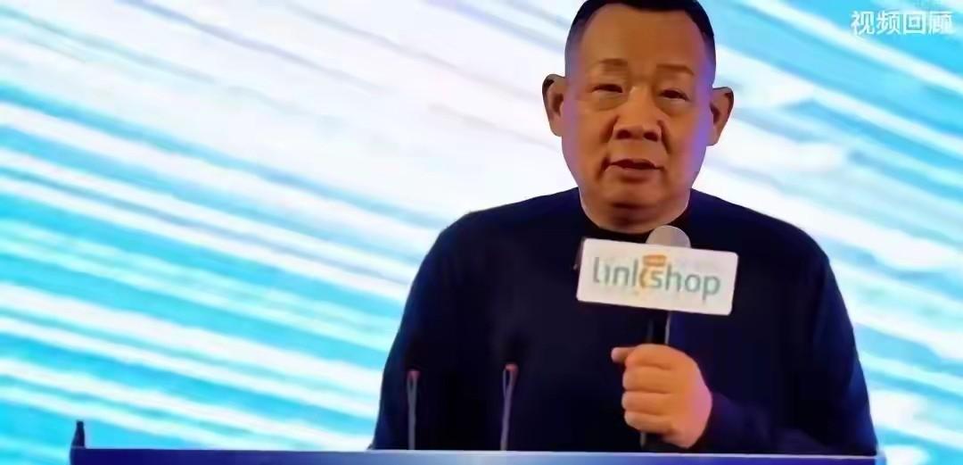 2024年，于东来在会上说：“工资1800，你还想跟员工谈管理？工资这么低，你还