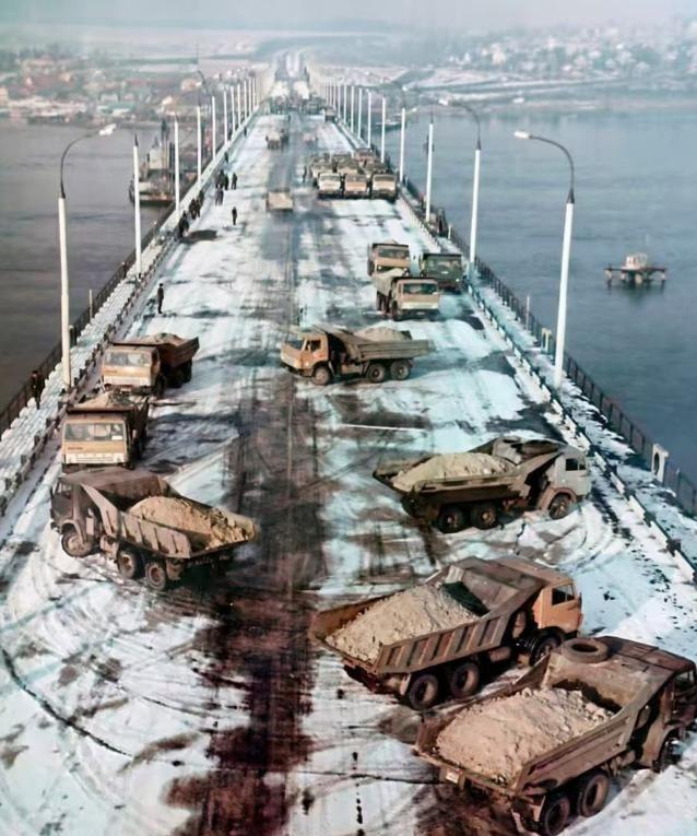 俄军导弹根本就没有炸毁任何一座乌克兰第聂伯河桥梁，其中的门道很简单——不是俄军导