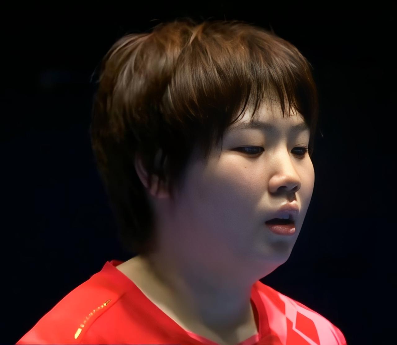 蒯曼遇到困难了！国乒女团对阵波兰女团的第二盘比赛，蒯曼对阵波兰乒乓一姐巴约。