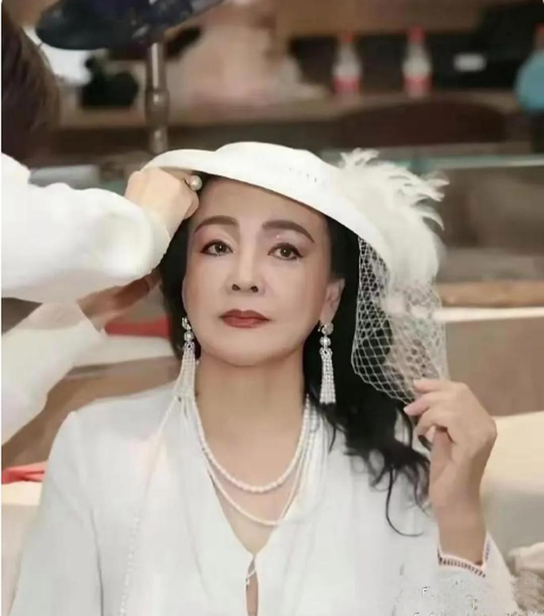 张兰立遗嘱上热搜！条件是孙子孙女需姓汪、有北京户口、博士毕业才能继承遗产。