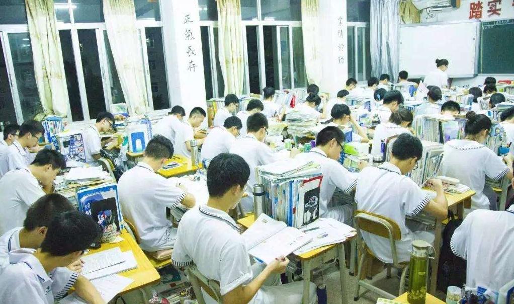 班主任坦言：高中能逆袭的学生，都有这几个共性！1、心态好，韧性强，不怕难！