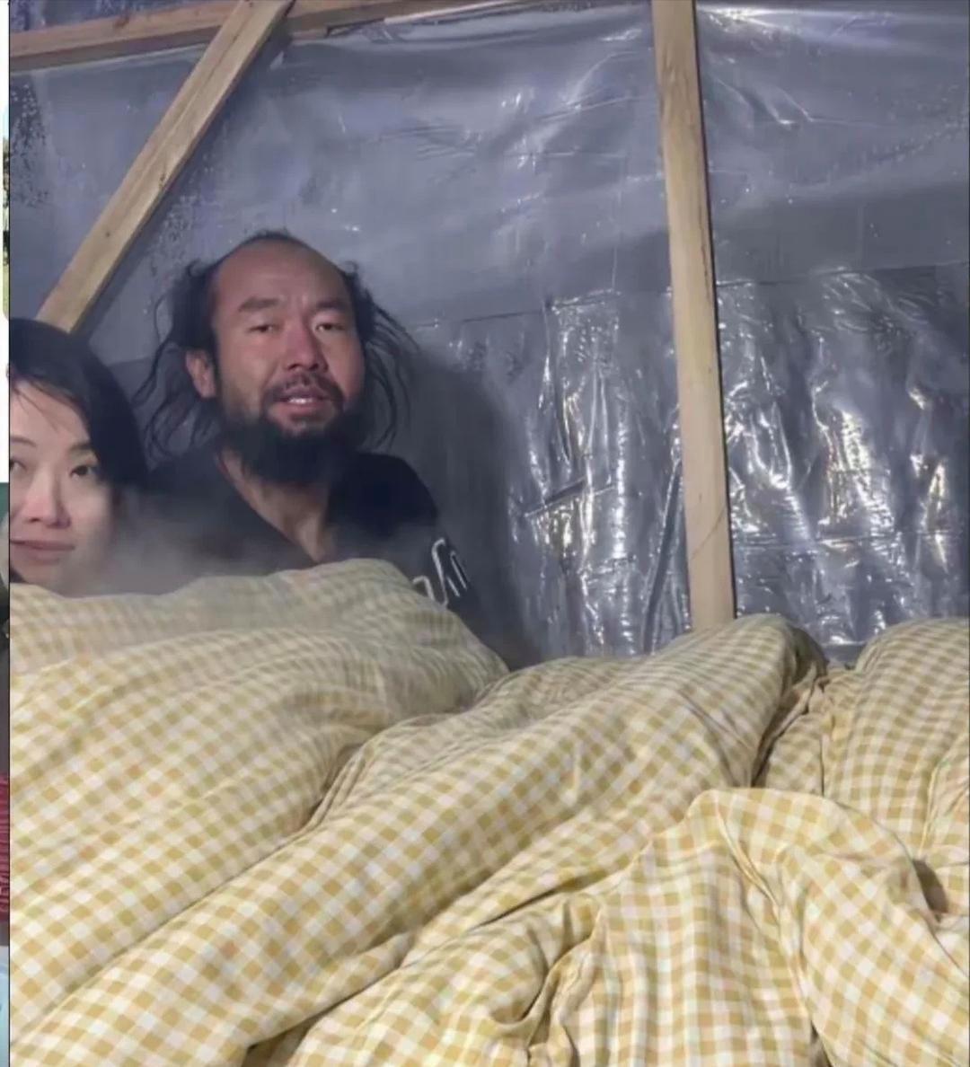 不怪大叔一脸幸福，估计换谁都一样。