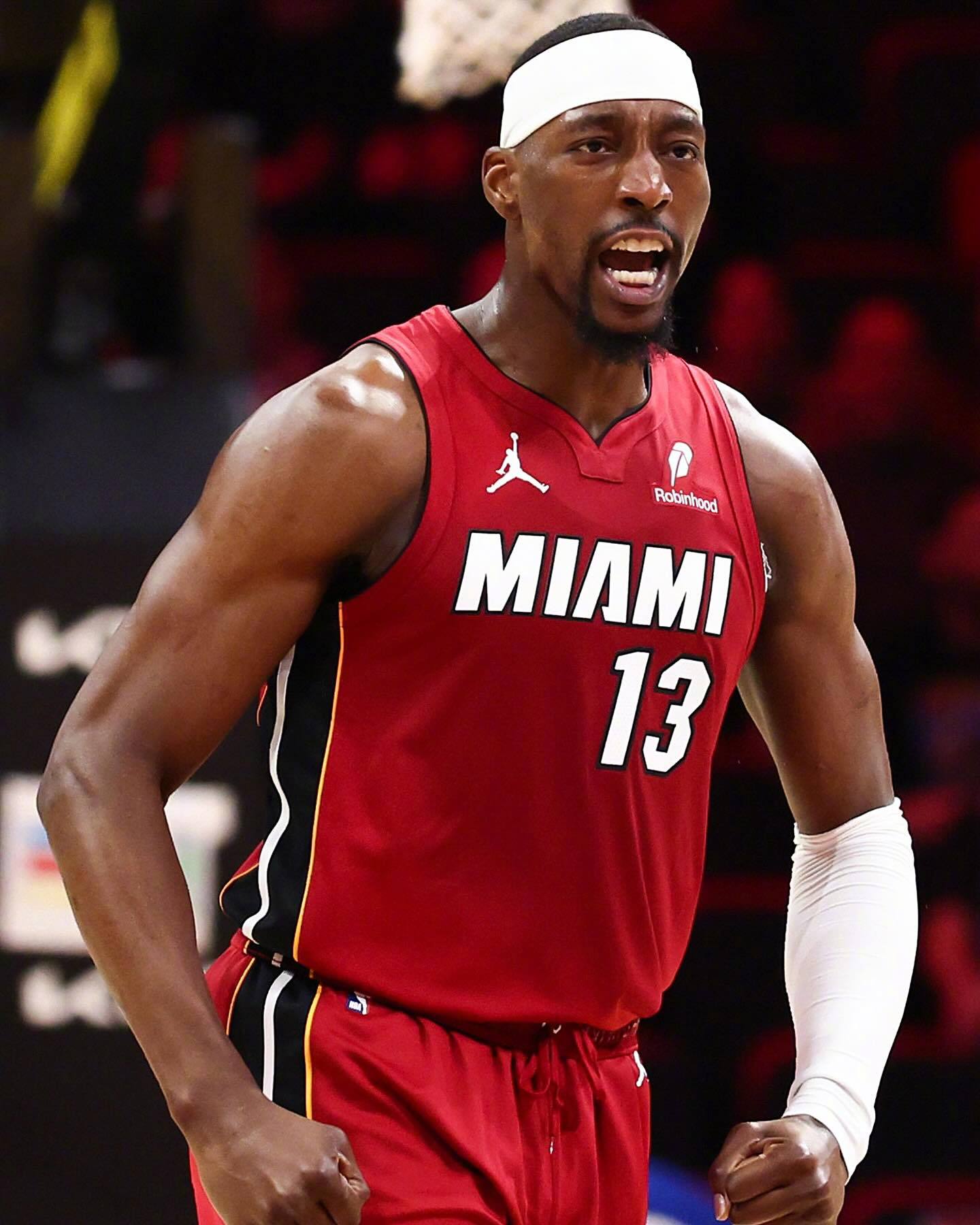 阿德巴约83分阿德巴约赛后采访谈到科比：“对我来说，我会去想他会对我说什么。当拿