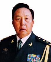 何其宗，自卫反击战英雄，1990年荣升中将，却在56岁时突然退役，定居四川营山，