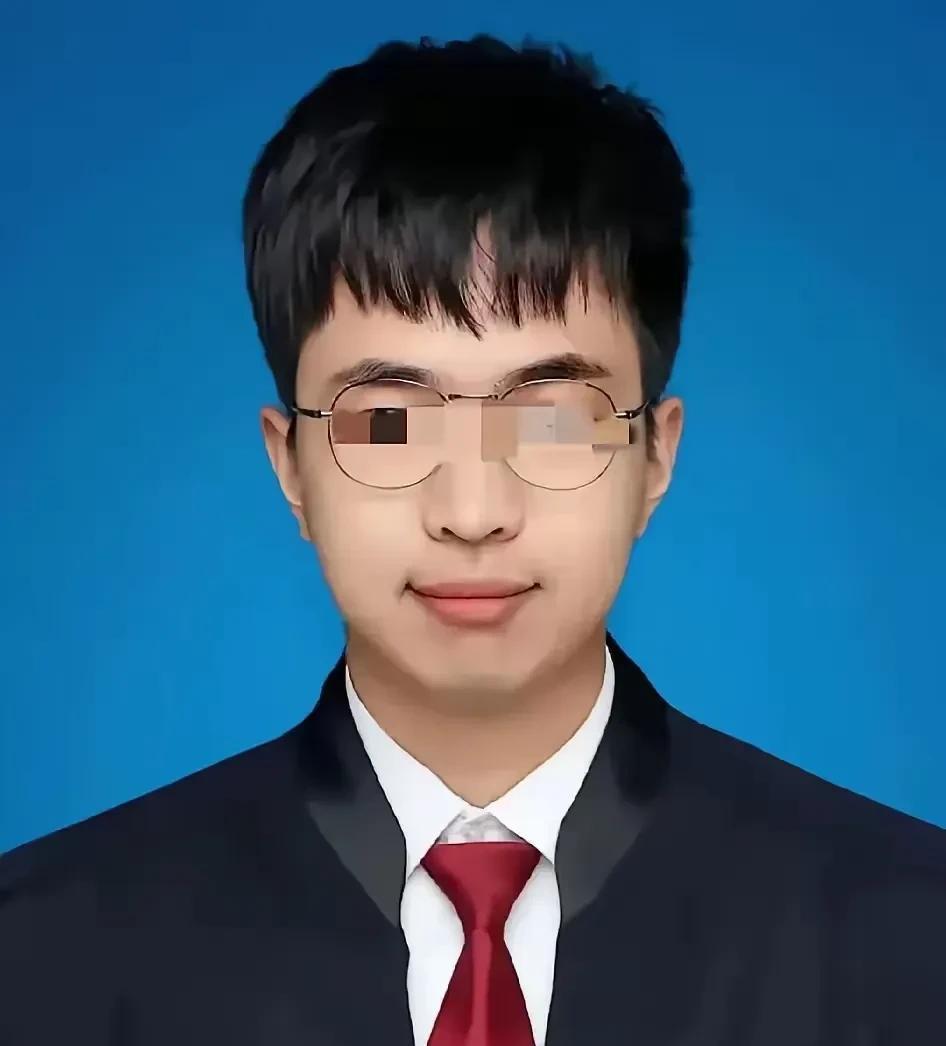 去年虐猫那小子，今年考上了事业编，但虐猫这事儿的报应，这回可是实实地砸下来了，事