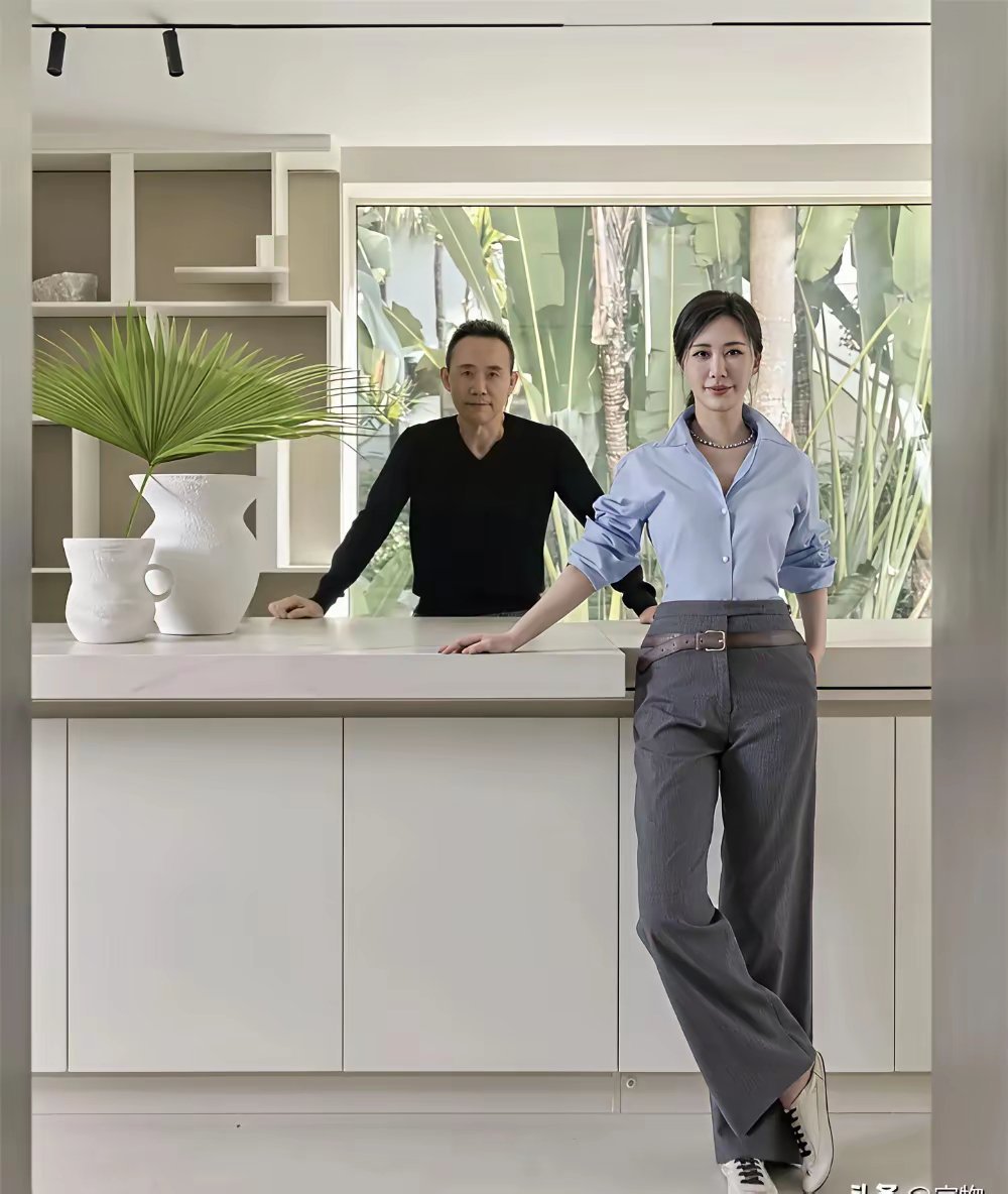 王石田朴珺的深圳别墅：东西再多也不显乱，阳光房养树太气派！