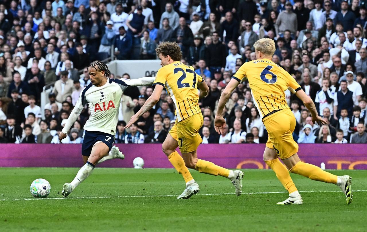 天要灭热刺！在上一轮被一记折射球击败后，本轮英超，在2-1领先的大好情况下，第9