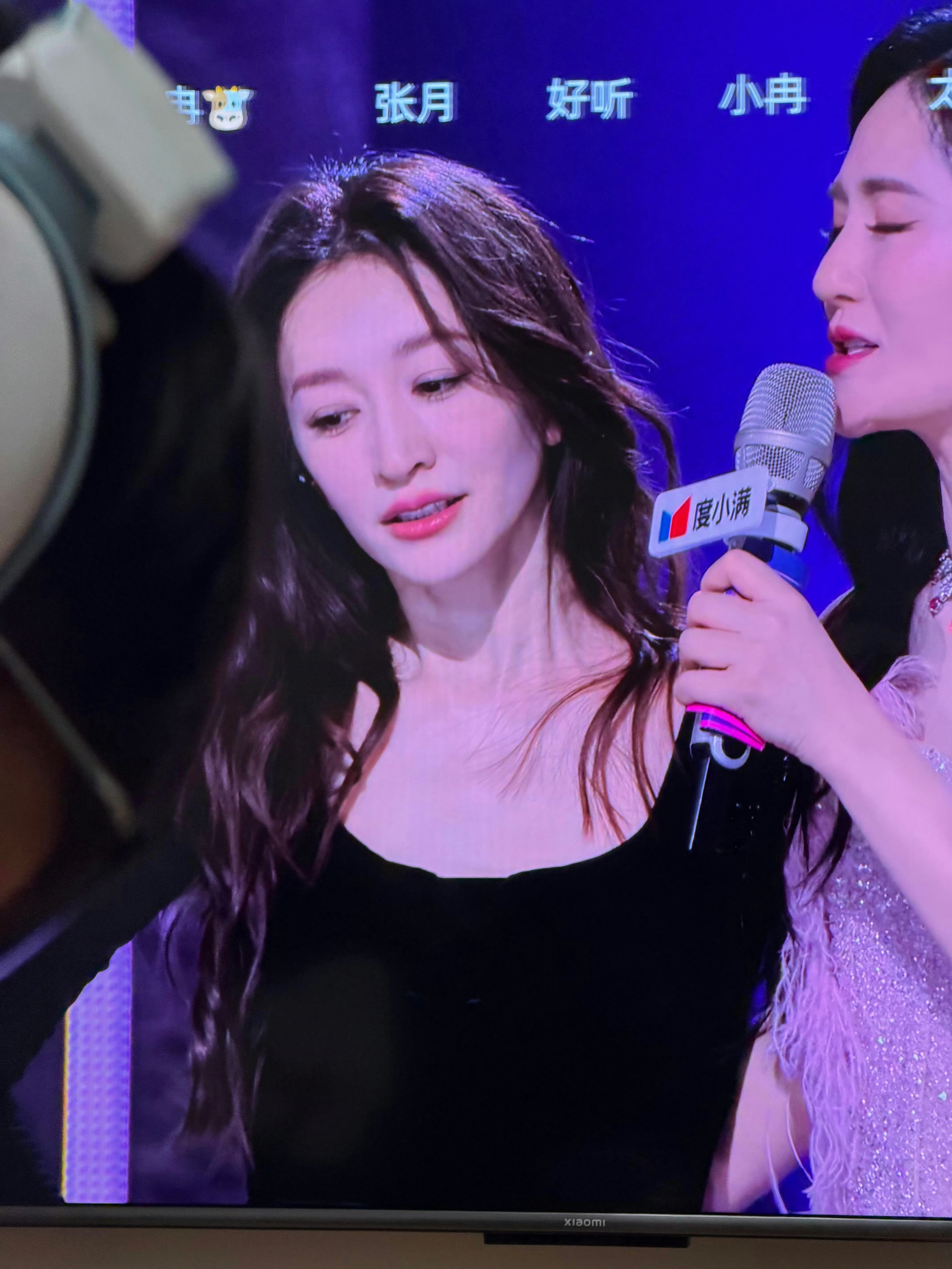 李小冉50了，看着像二三十的。