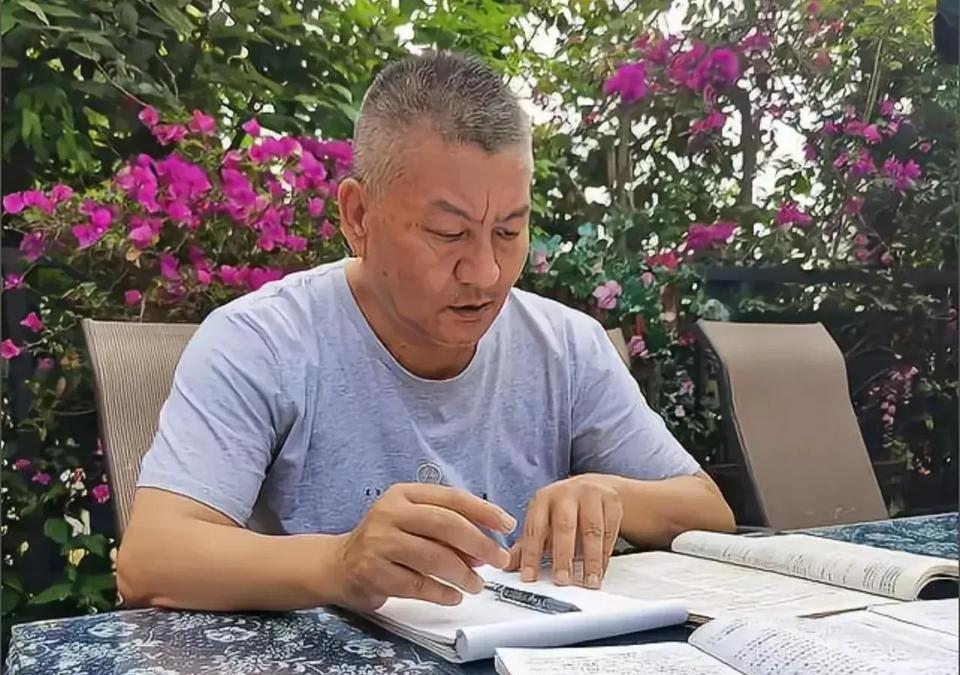 梁实这次真的输了不是他不够努力也不是他年纪大而是因为他每次都盲目自信！高