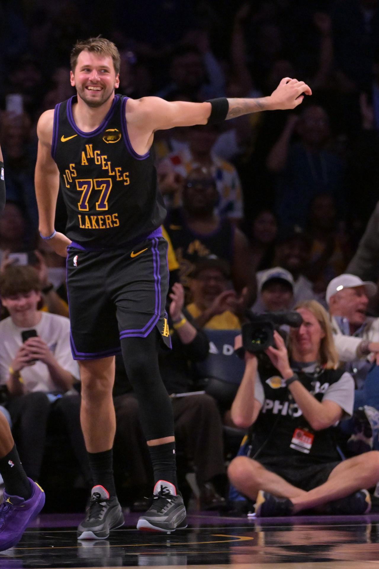 杜兰特、德罗赞、哈登，都是性价比很不错的球员。▪️德罗赞——年薪2475万美