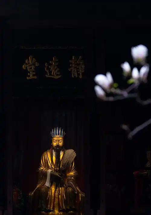为什么很多人都知道武侯祠，很多地方也有武侯祠，而正牌的汉昭烈庙却鲜有人知？可否这