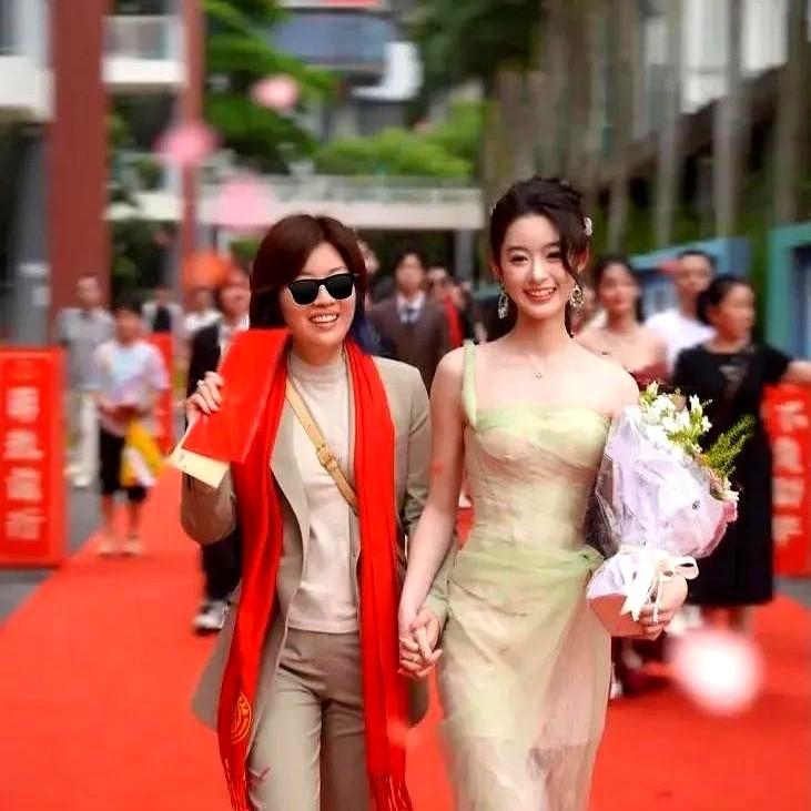 黄杨钿甜的妈妈是个狠人！给孩子起这么个名字也算是忍辱负重了。你们说现在有些娃