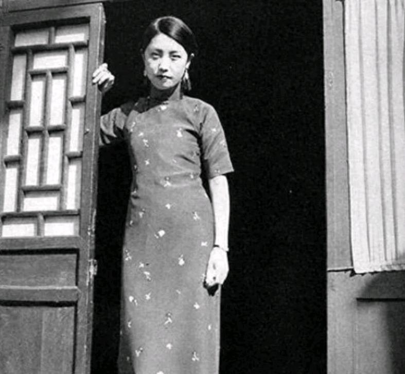 1926年，81岁农妇蒋桂娘临终前指着院里那根漆黑的晒衣杆说：那是我的双刀鞘，我