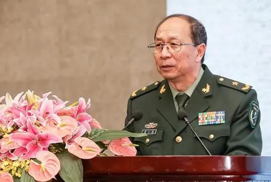 美国记者问金一南：“如果把中国2000亿的三峡大坝炸了，中国会怎么办？”金一南听
