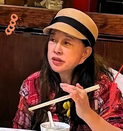 刘晓庆这一摔真的摔出了毛病来这个毛病不是说身体上的，精神上的，而是说告诉大众