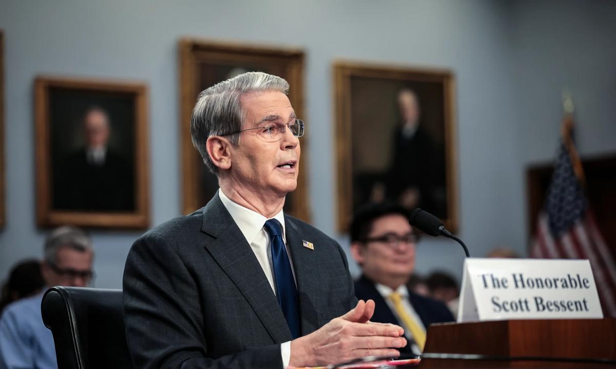 到底谁为关税买单，美国财长被问崩了。本周，美国众议院举行了监督听证会，被问询者