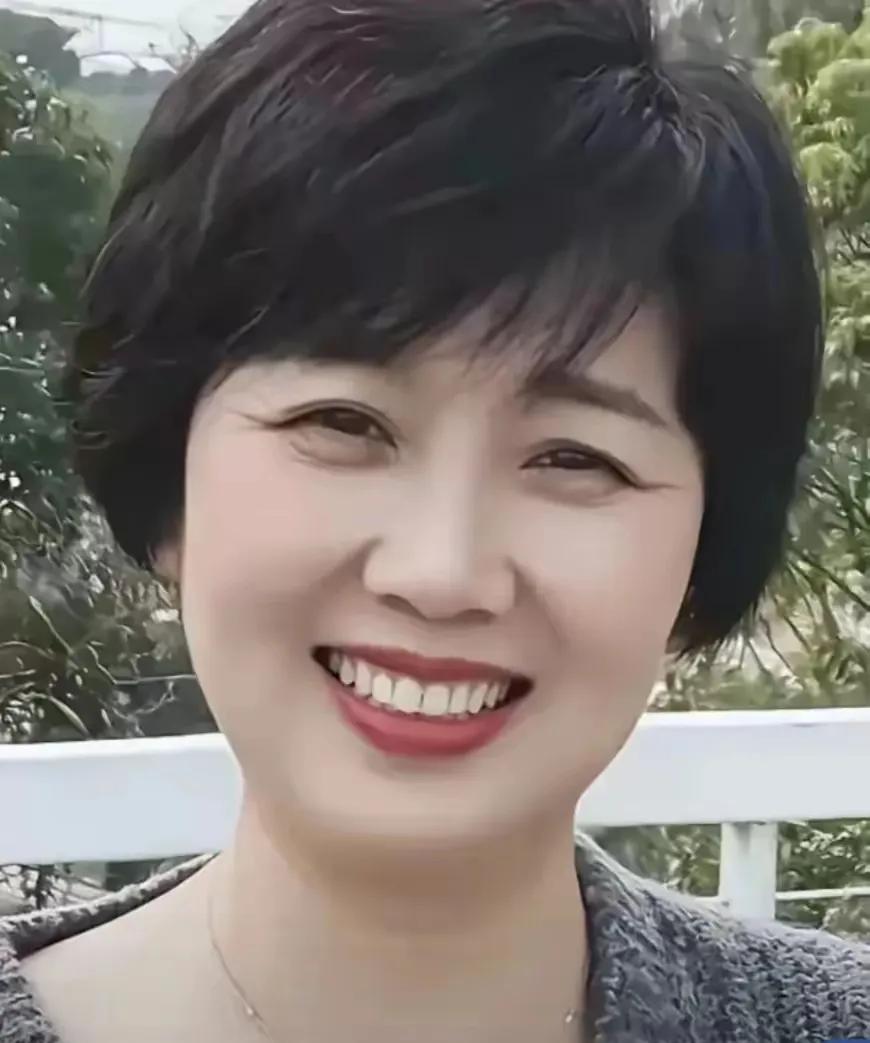 半老徐娘雅韵舒，人生难得是糊涂。知足常乐老来伴，……请友续句【知冷知热泽