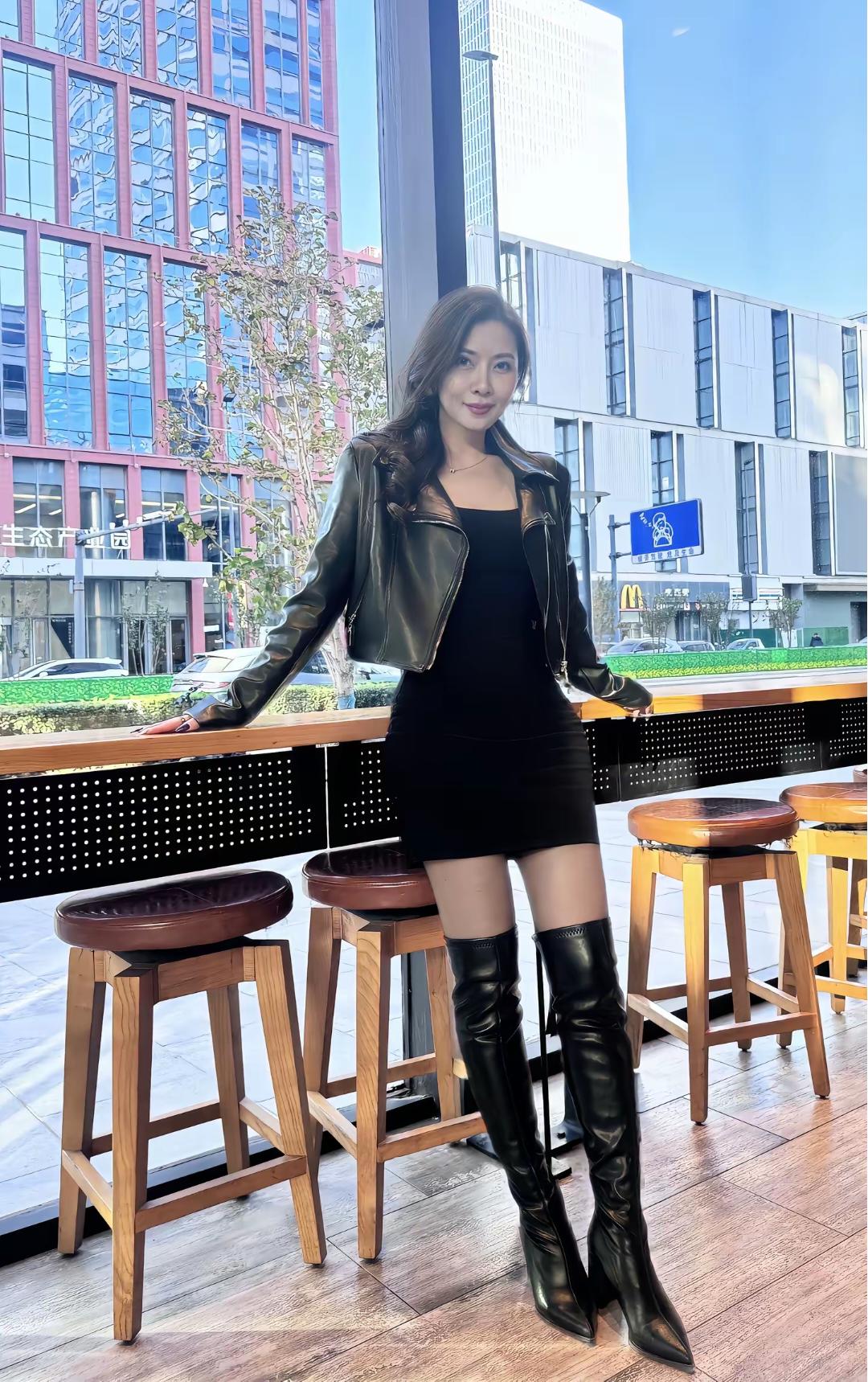 风华绝代，笑看红尘。